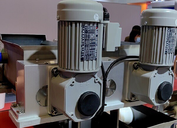 士元直角減速機在烘焙機上的應(yīng)用 拷貝.jpg